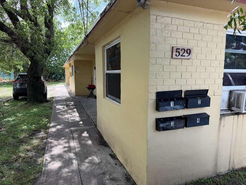 529 NW 8 AVE FRONT