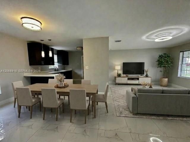 En Venta: $629,000 (3 camas, 2 baños, 1188 Pies cuadrados)