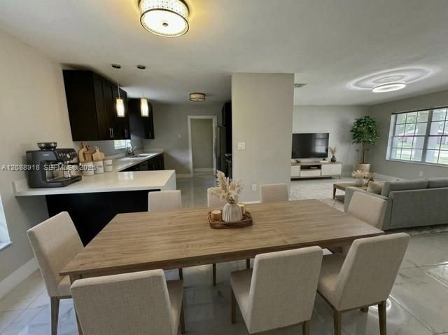 En Venta: $629,000 (3 camas, 2 baños, 1188 Pies cuadrados)