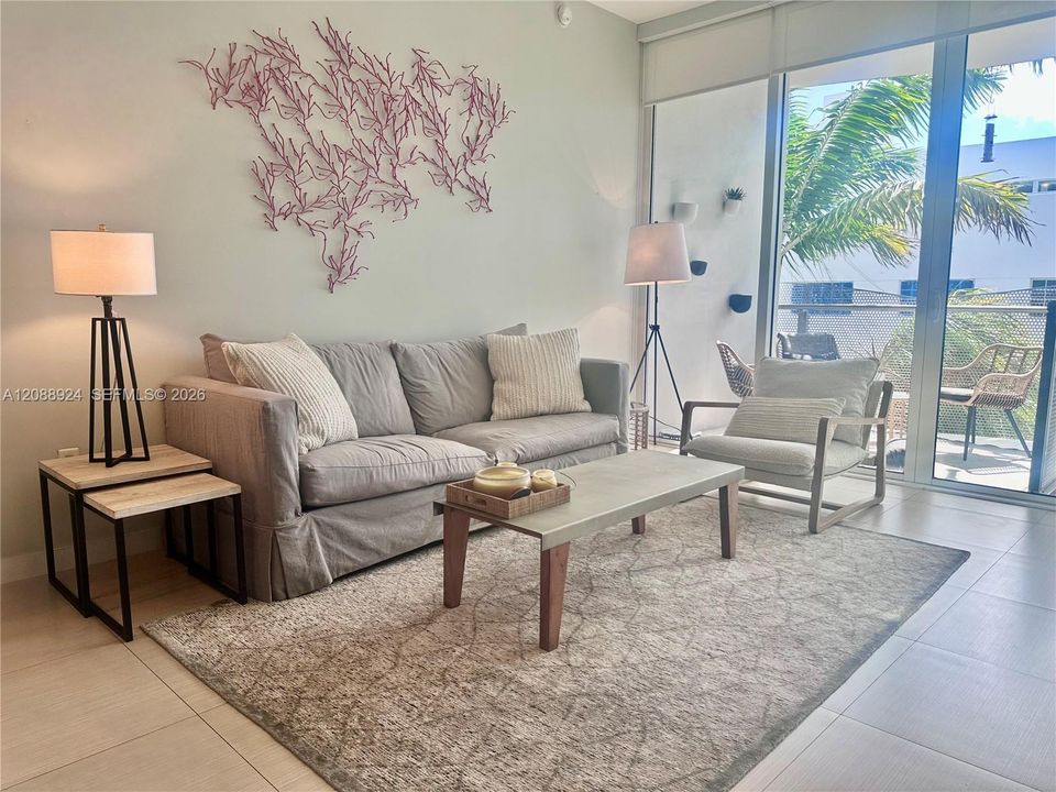 For Rent: $4,000 (1 beds, 1 baths, 711 Square Feet)