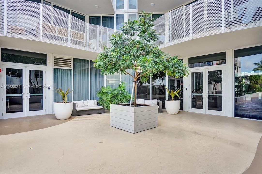 For Rent: $4,000 (1 beds, 1 baths, 711 Square Feet)