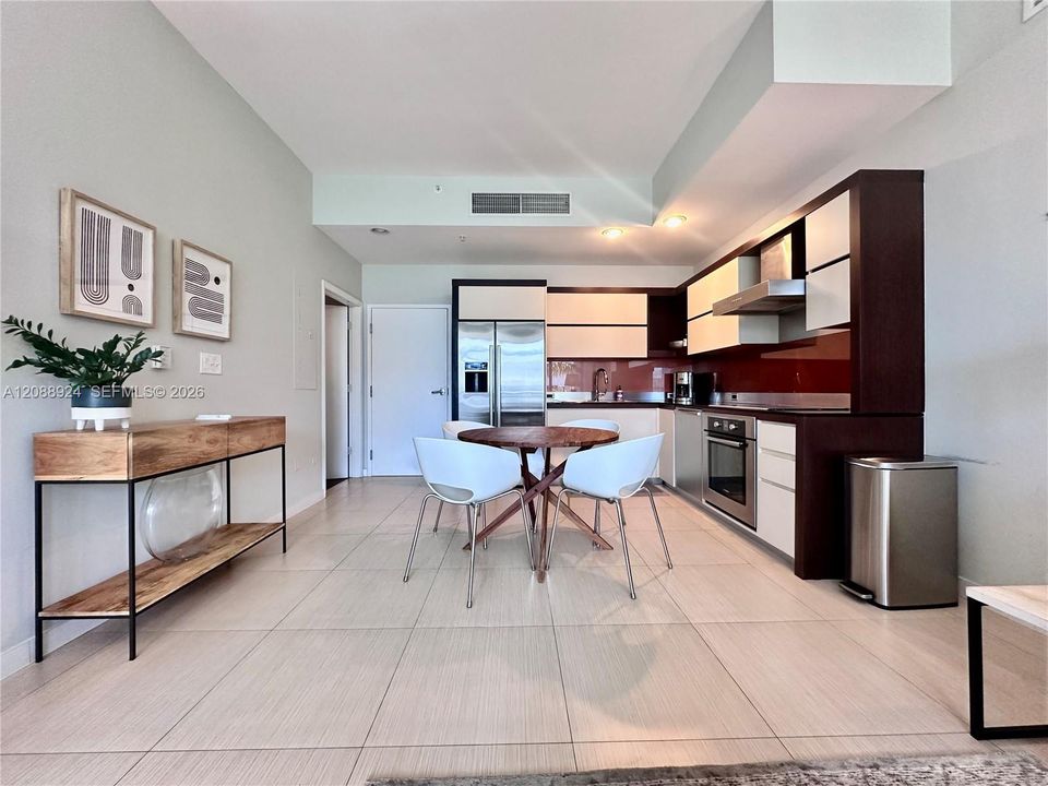 For Rent: $4,000 (1 beds, 1 baths, 711 Square Feet)