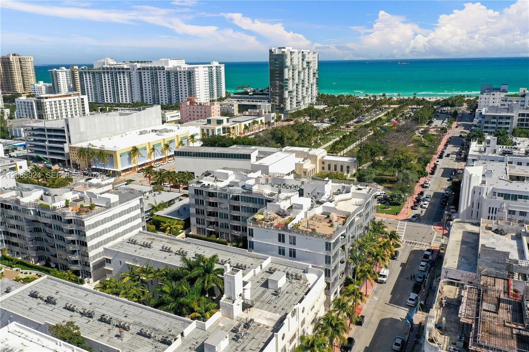 For Rent: $4,000 (1 beds, 1 baths, 711 Square Feet)