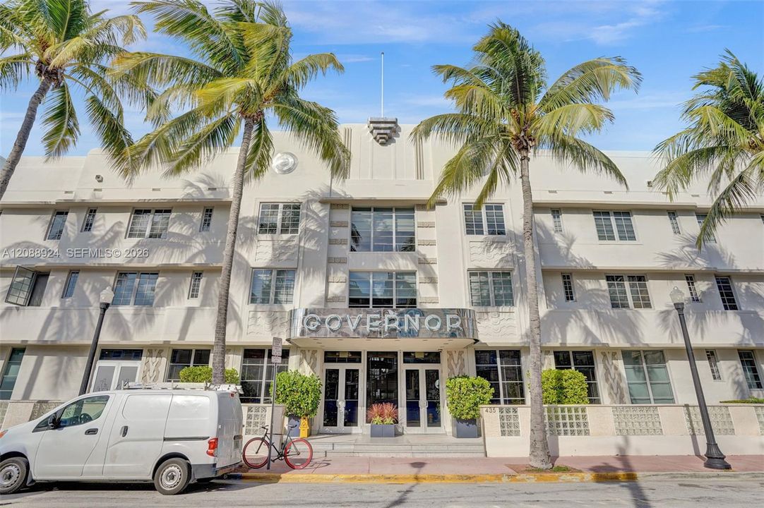 For Rent: $4,000 (1 beds, 1 baths, 711 Square Feet)