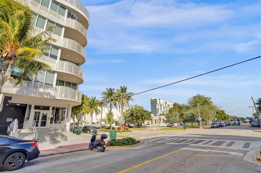 For Rent: $4,000 (1 beds, 1 baths, 711 Square Feet)