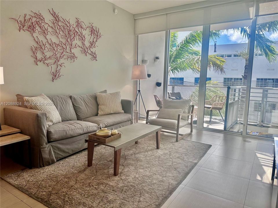 For Rent: $4,000 (1 beds, 1 baths, 711 Square Feet)