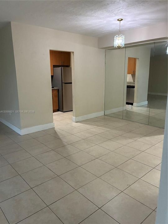 For Rent: $1,850 (1 beds, 1 baths, 807 Square Feet)