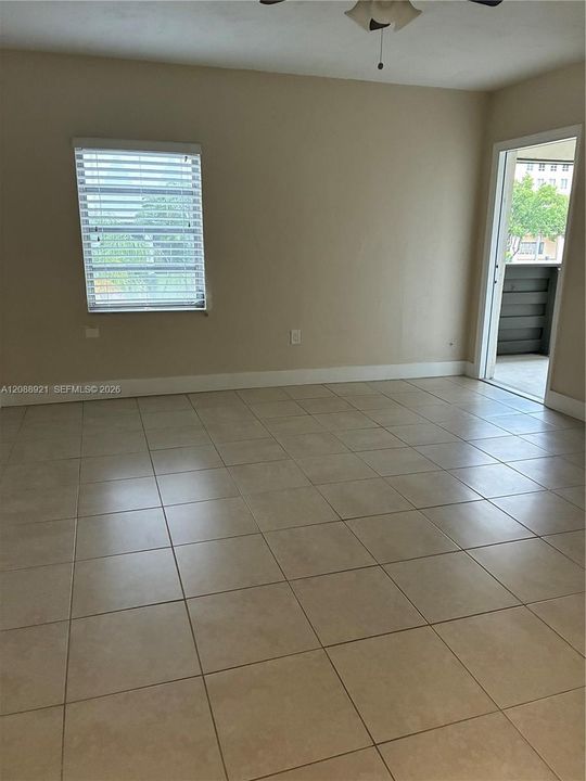 For Rent: $1,850 (1 beds, 1 baths, 807 Square Feet)
