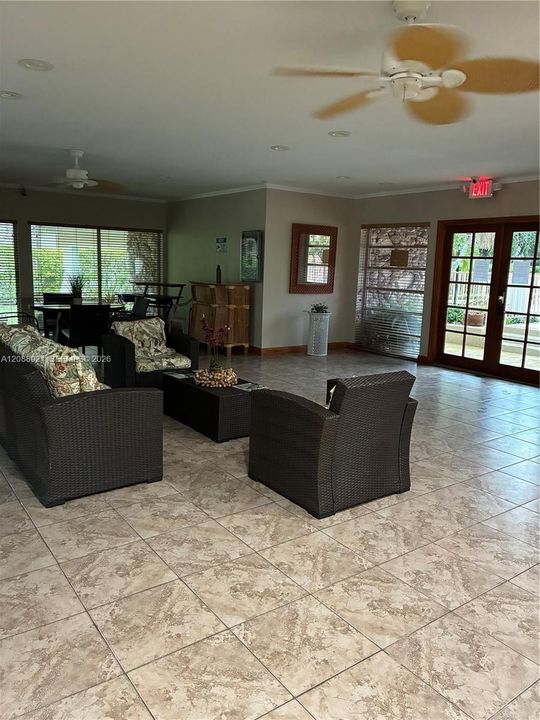 For Rent: $1,850 (1 beds, 1 baths, 807 Square Feet)
