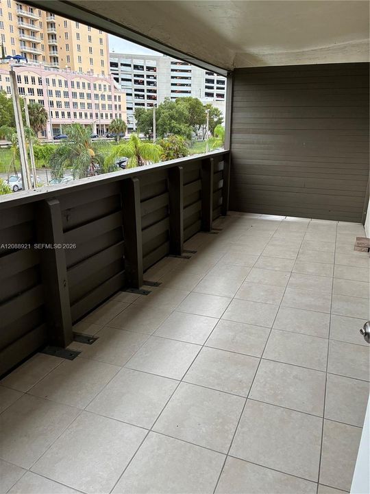 For Rent: $1,850 (1 beds, 1 baths, 807 Square Feet)