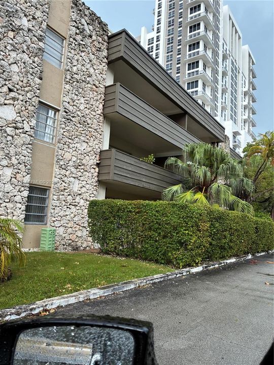 For Rent: $1,850 (1 beds, 1 baths, 807 Square Feet)
