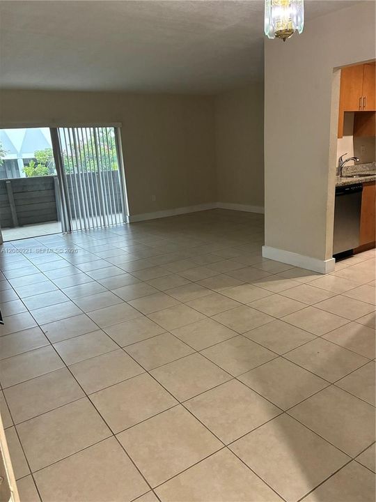 For Rent: $1,850 (1 beds, 1 baths, 807 Square Feet)