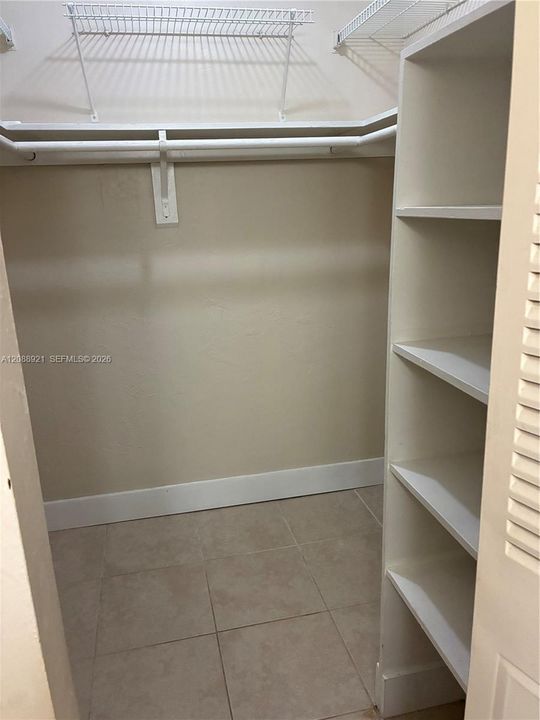 For Rent: $1,850 (1 beds, 1 baths, 807 Square Feet)