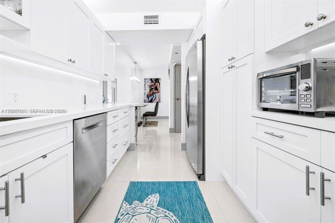 На продажу: $430,000 (2 спален, 2 ванн, 1092 Квадратных фут)