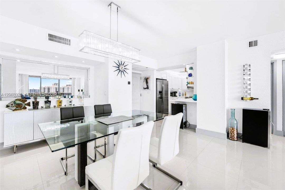На продажу: $430,000 (2 спален, 2 ванн, 1092 Квадратных фут)