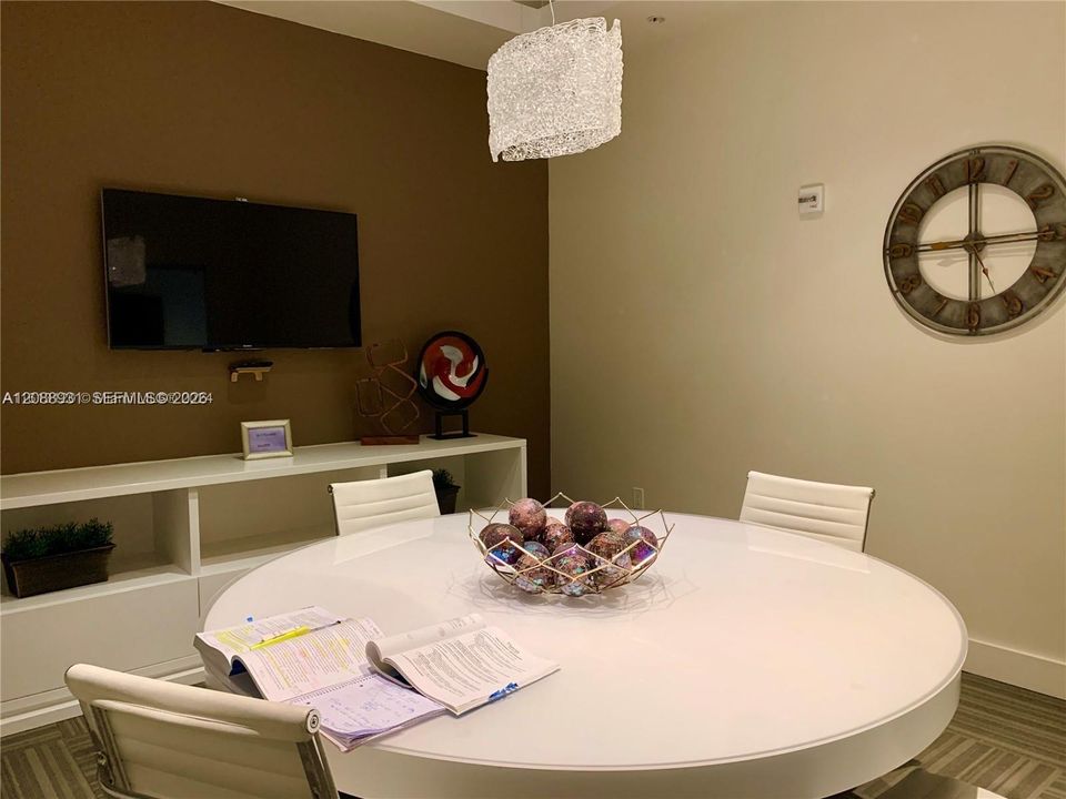 En Venta: $735,000 (2 camas, 2 baños, 1369 Pies cuadrados)