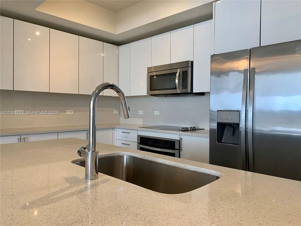 En Venta: $735,000 (2 camas, 2 baños, 1369 Pies cuadrados)