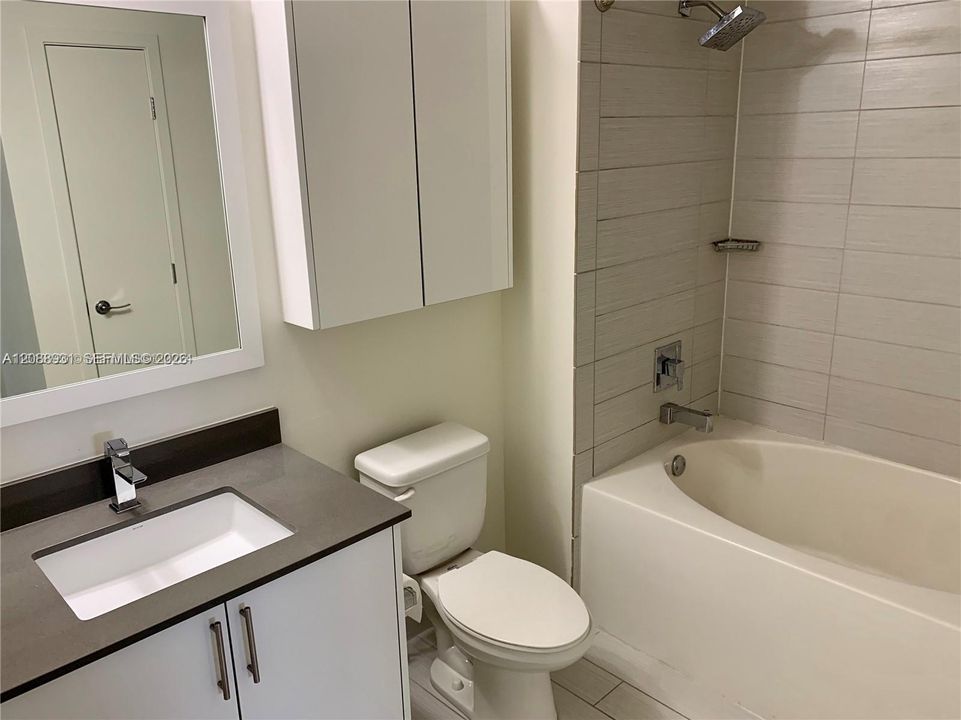 En Venta: $735,000 (2 camas, 2 baños, 1369 Pies cuadrados)