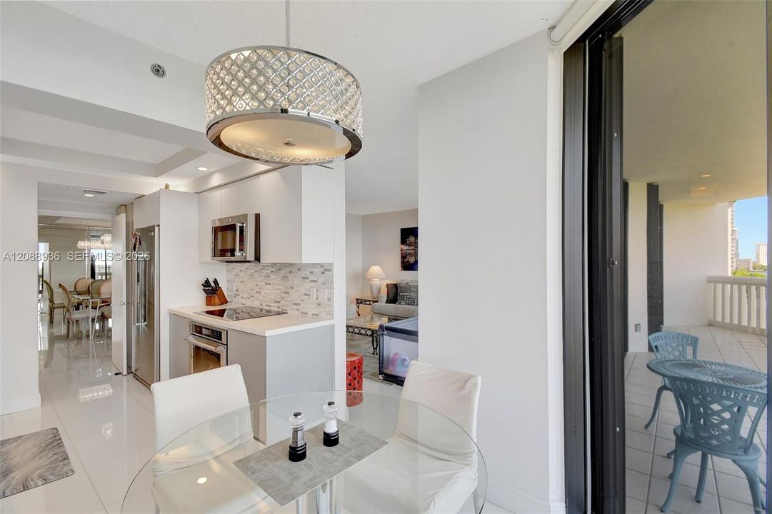En Venta: $575,000 (2 camas, 2 baños, 1560 Pies cuadrados)