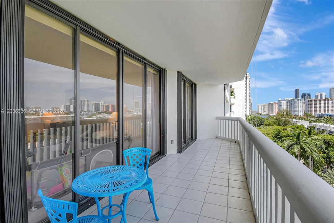 En Venta: $575,000 (2 camas, 2 baños, 1560 Pies cuadrados)