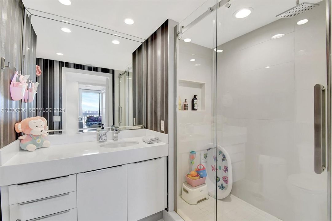En Venta: $575,000 (2 camas, 2 baños, 1560 Pies cuadrados)