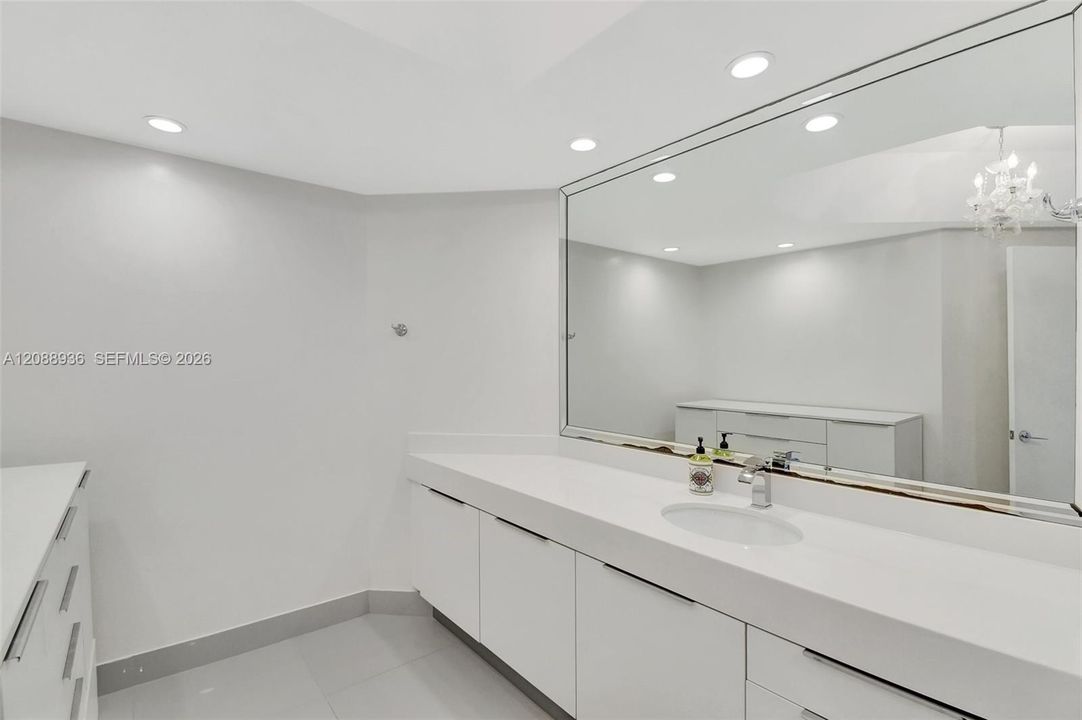 En Venta: $575,000 (2 camas, 2 baños, 1560 Pies cuadrados)