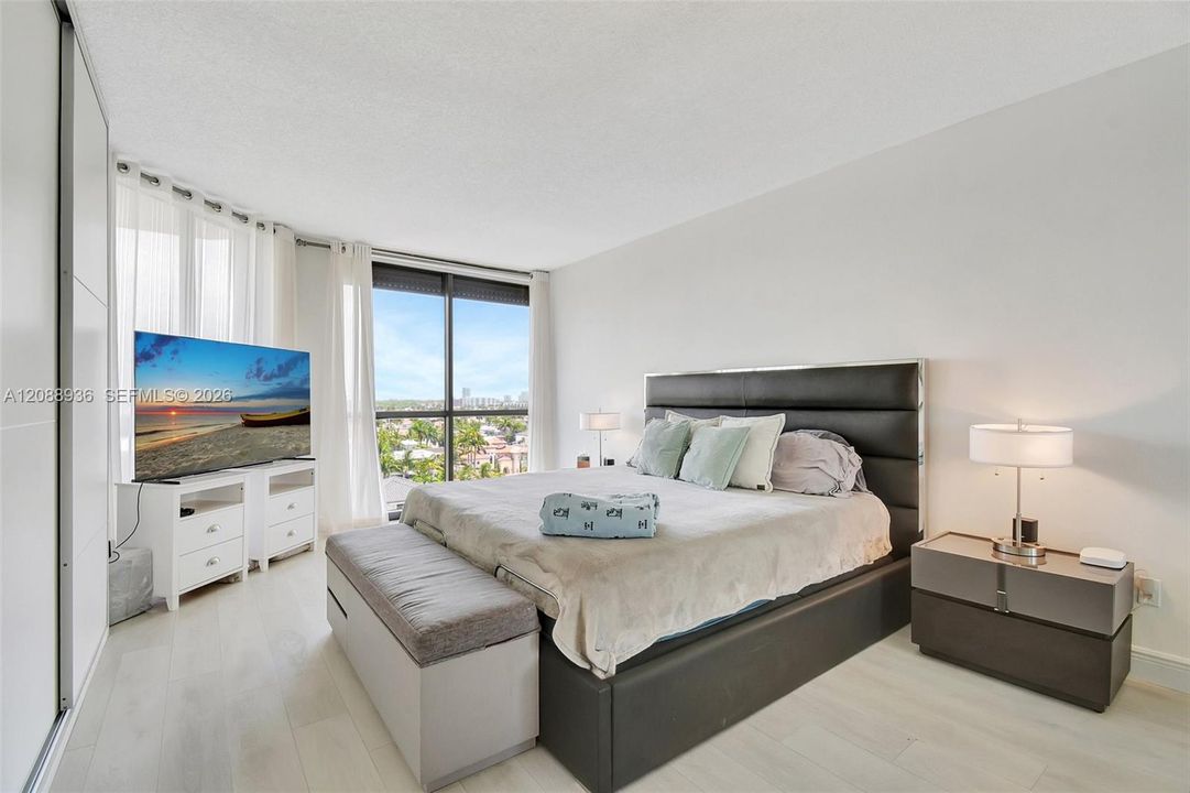 En Venta: $575,000 (2 camas, 2 baños, 1560 Pies cuadrados)