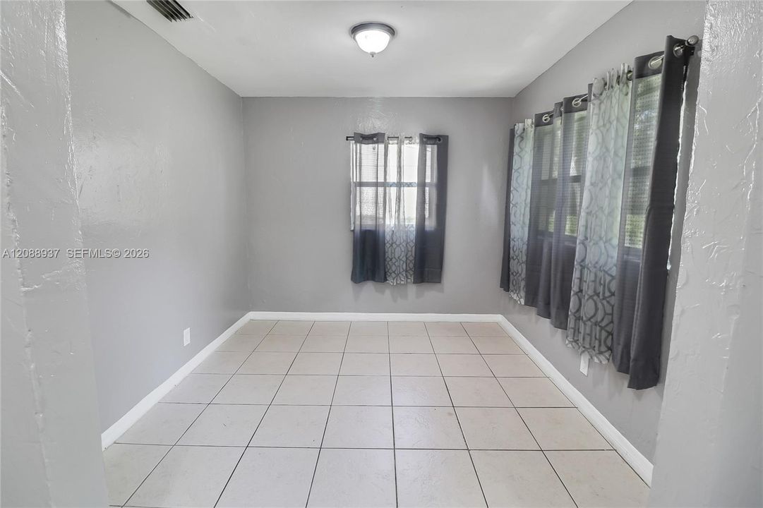 En Venta: $335,000 (3 camas, 1 baños, 1130 Pies cuadrados)
