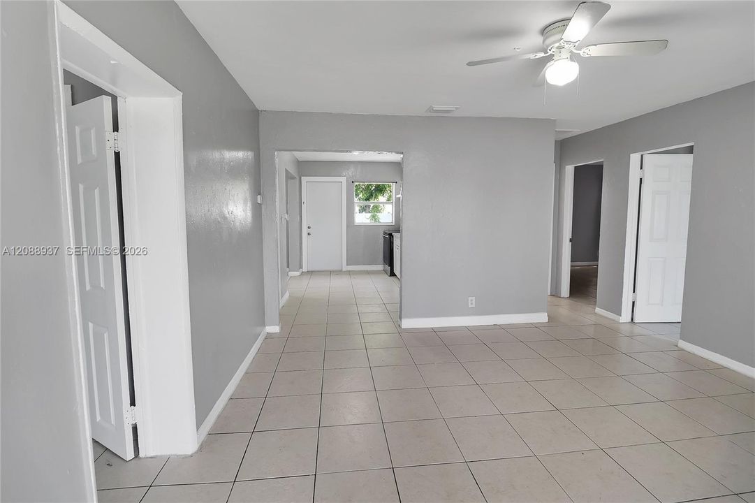 En Venta: $335,000 (3 camas, 1 baños, 1130 Pies cuadrados)