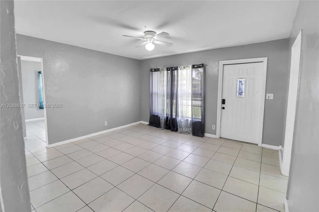 En Venta: $335,000 (3 camas, 1 baños, 1130 Pies cuadrados)