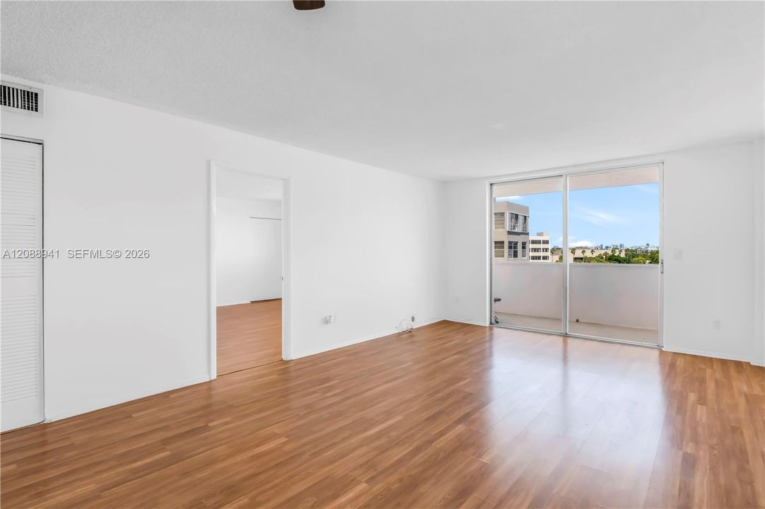 В аренду: $1,800 (1 спален, 1 ванн, 734 Квадратных фут)