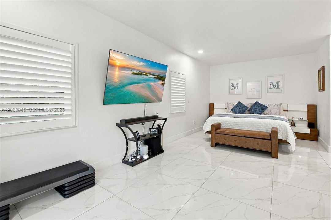 For Sale: $3,300,000 (3 beds, 2 baths, 2206 Square Feet)