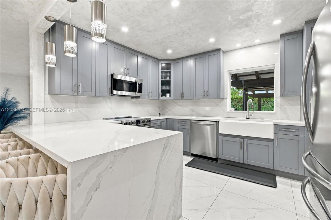 For Sale: $3,300,000 (3 beds, 2 baths, 2206 Square Feet)