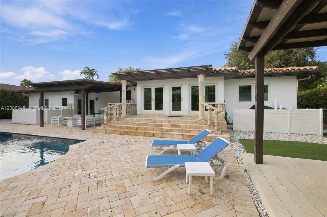 For Sale: $3,300,000 (3 beds, 2 baths, 2206 Square Feet)