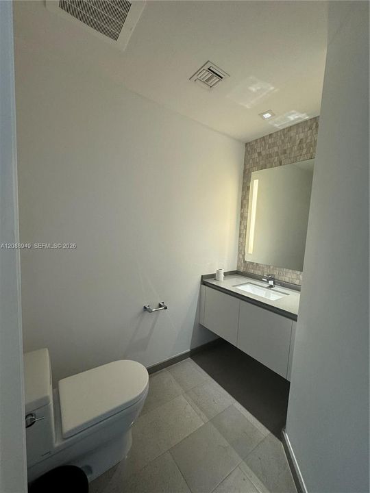 Guest 1/2 Bathroom