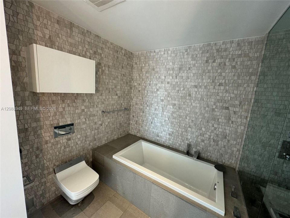 For Rent: $7,500 (2 beds, 2 baths, 1264 Square Feet)