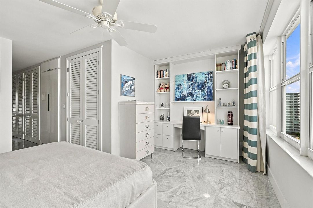 61_primary bedroom