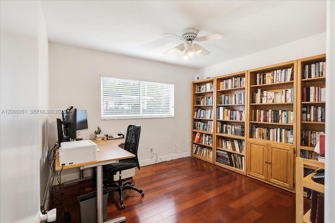 En Venta: $899,000 (4 camas, 2 baños, 1887 Pies cuadrados)