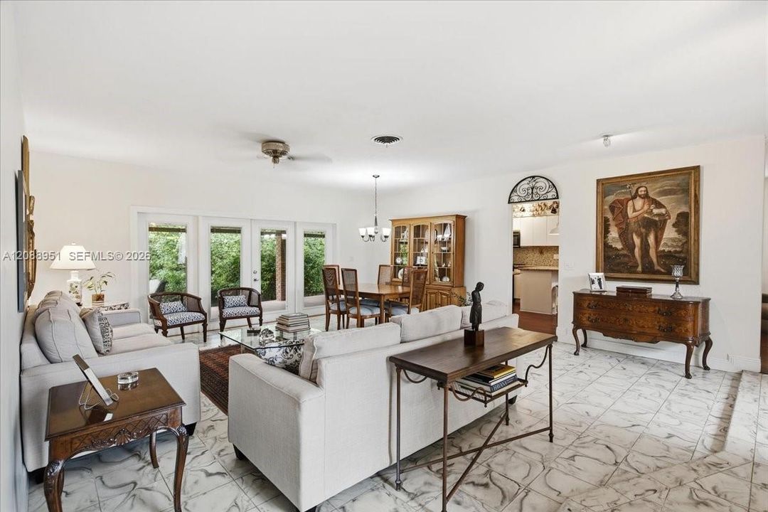 En Venta: $899,000 (4 camas, 2 baños, 1887 Pies cuadrados)