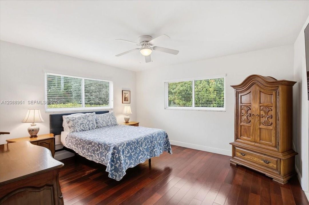 En Venta: $899,000 (4 camas, 2 baños, 1887 Pies cuadrados)