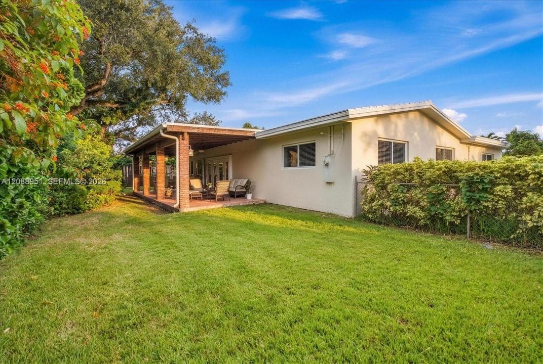 En Venta: $899,000 (4 camas, 2 baños, 1887 Pies cuadrados)
