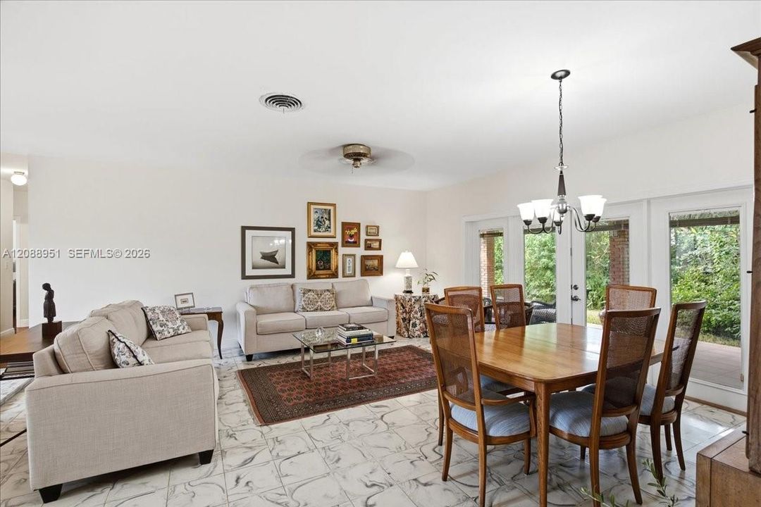 En Venta: $899,000 (4 camas, 2 baños, 1887 Pies cuadrados)