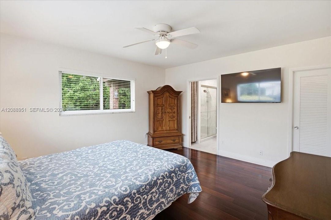 En Venta: $899,000 (4 camas, 2 baños, 1887 Pies cuadrados)