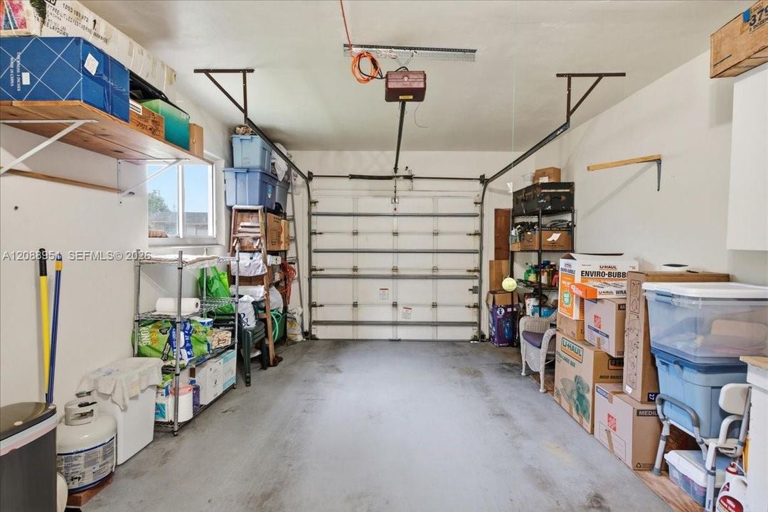 En Venta: $899,000 (4 camas, 2 baños, 1887 Pies cuadrados)