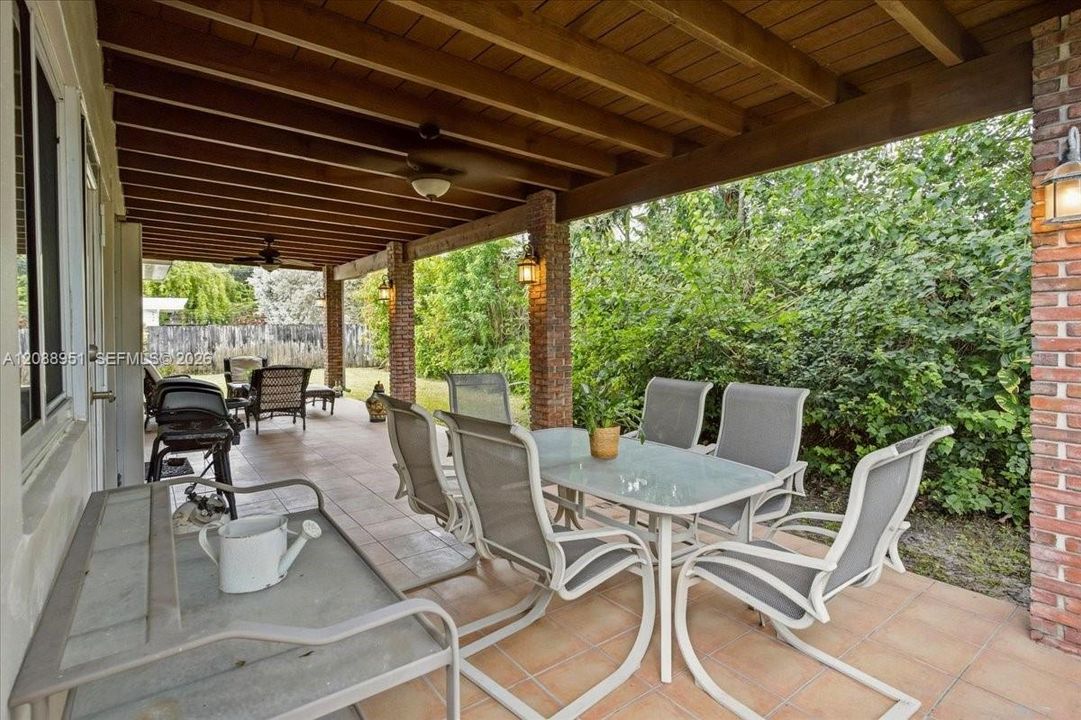 En Venta: $899,000 (4 camas, 2 baños, 1887 Pies cuadrados)