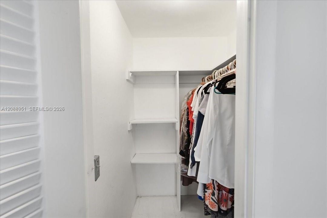 En Venta: $899,000 (4 camas, 2 baños, 1887 Pies cuadrados)