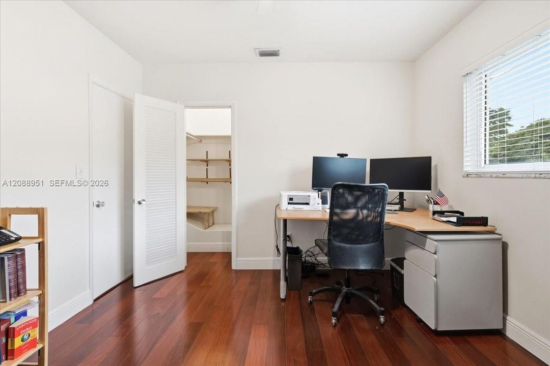 En Venta: $899,000 (4 camas, 2 baños, 1887 Pies cuadrados)