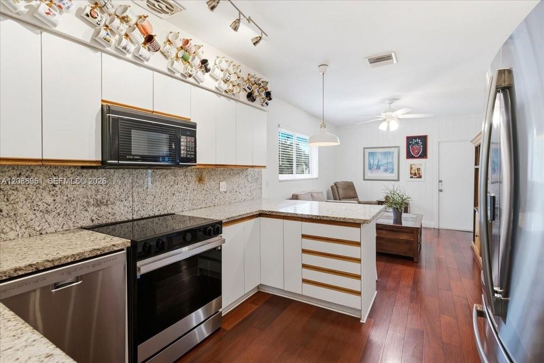 En Venta: $899,000 (4 camas, 2 baños, 1887 Pies cuadrados)