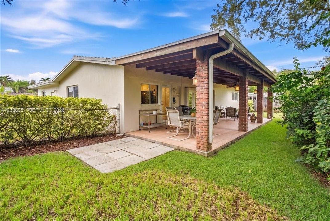 En Venta: $899,000 (4 camas, 2 baños, 1887 Pies cuadrados)