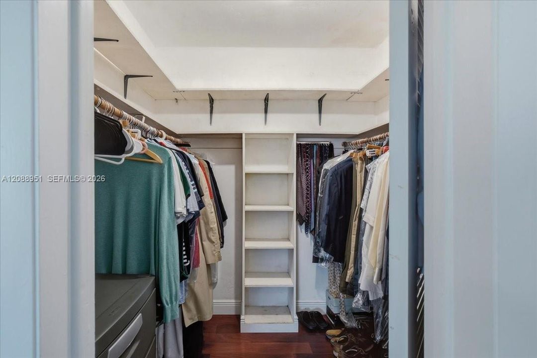 En Venta: $899,000 (4 camas, 2 baños, 1887 Pies cuadrados)